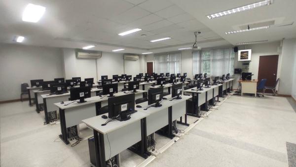 ห้องปฏิบัติการคอมพิวเตอร์ 8