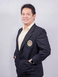 นายนิธิ ลอยชูศักดิ์ (กวาง)